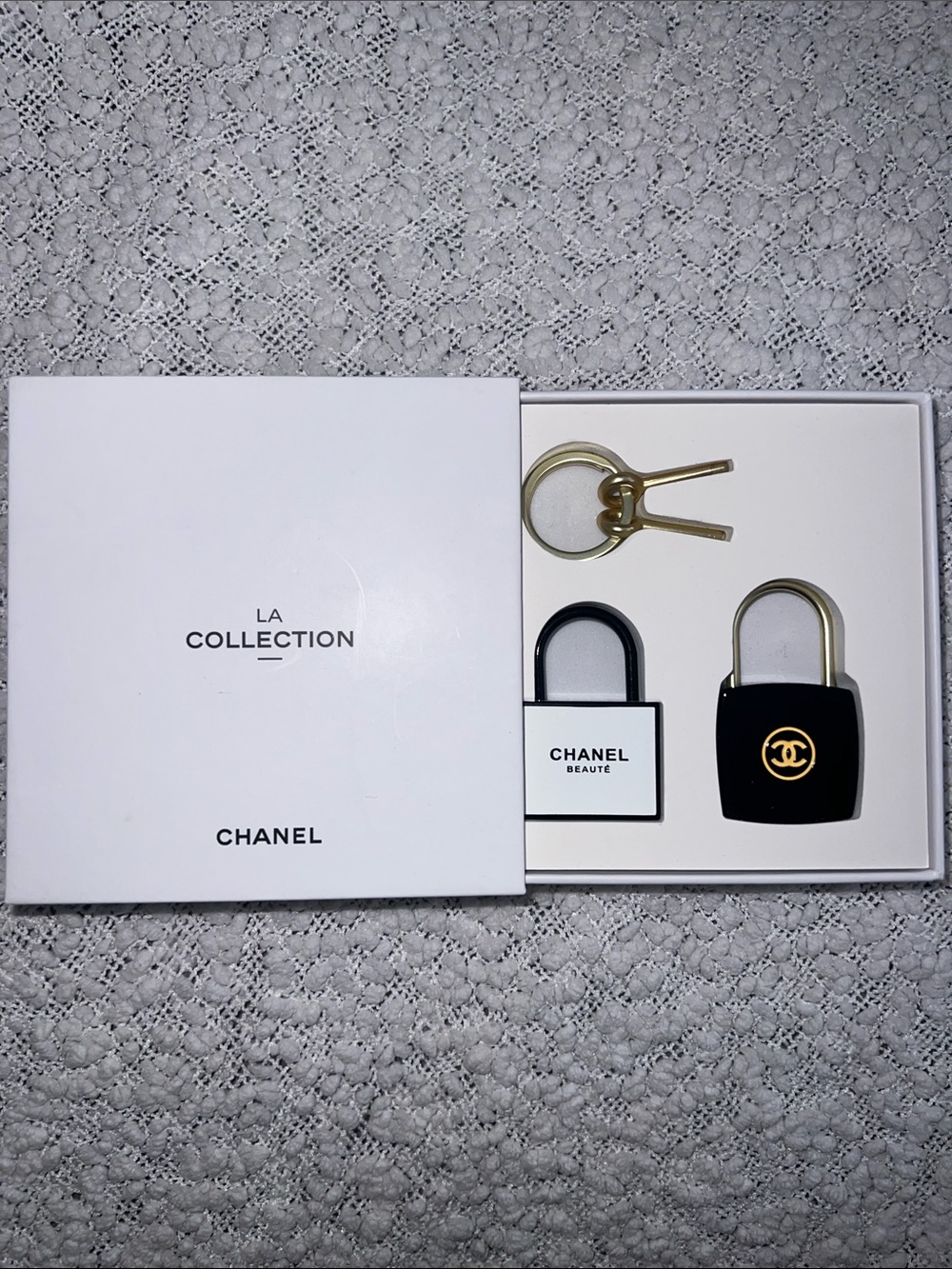 CHANEL BEUTE La Collection Padlock & Gold Key Ring Set (New in Box)